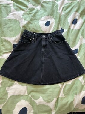 Levi’s Black Denim Mini Skirt Size 25